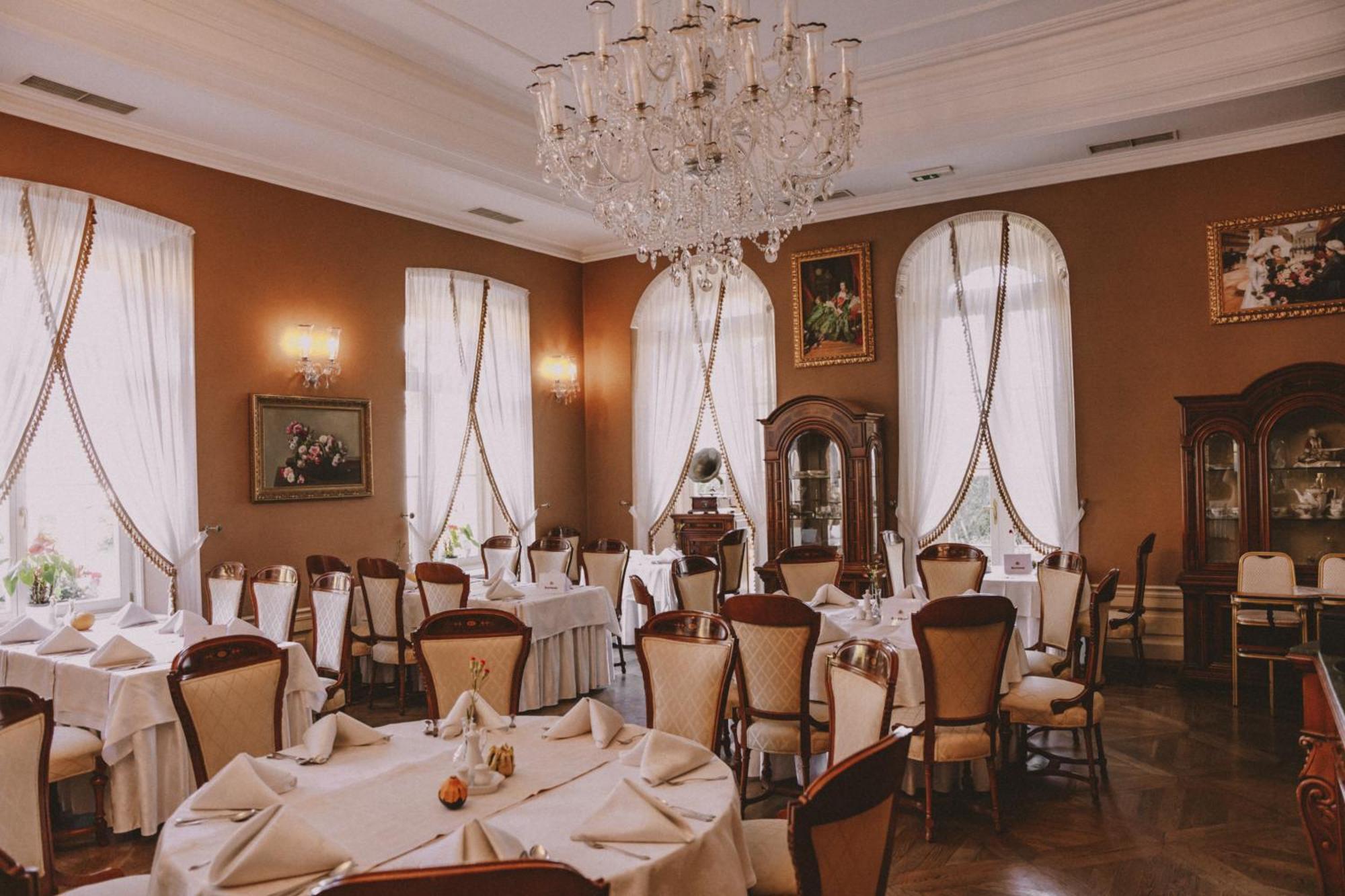 Palac Zelechow Spa & Wellness מראה חיצוני תמונה