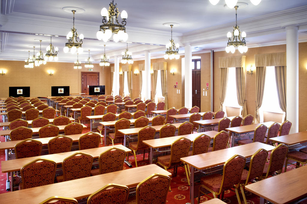Palac Zelechow Spa & Wellness מראה חיצוני תמונה