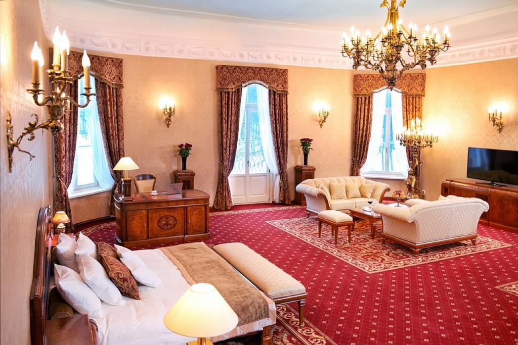 Palac Zelechow Spa & Wellness מראה חיצוני תמונה